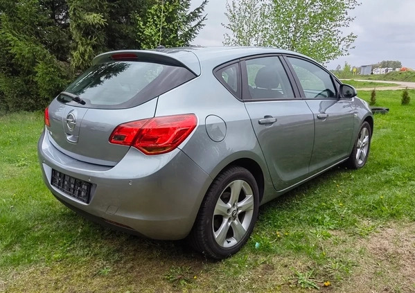 Opel Astra cena 27900 przebieg: 142000, rok produkcji 2011 z Białystok małe 154